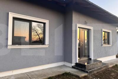 Casă cu 3 camere cu Teren 800 Mp în Central - 1