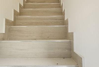 Casă cu 3 camere cu Teren 75 Mp în Central - 1