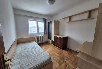Apartament cu 3 camere decomandat în Păcurari - 6