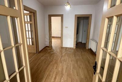 Casă cu 8 camere cu Teren 420 Mp în Central - 11