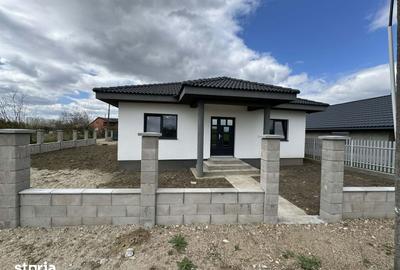 Casă cu 3 camere cu Teren 450 Mp în Lazuri - 1