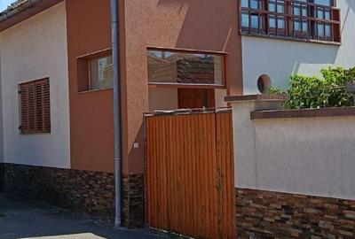 Casă individuală cu 5 camere cu Teren 250 Mp în Vest - 1