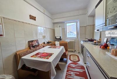 DE VANZARE-APARTAMENT 4 CAMERE-DECOMANDAT-DACIA - 6