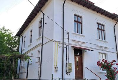 Apartament cu 4 camere decomandat în Central - 2