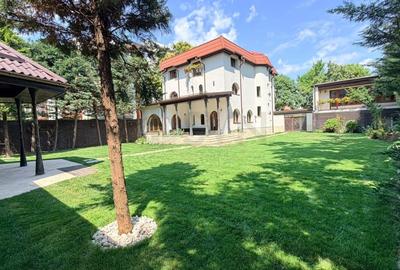 Casă individuală cu 11 camere cu Canalizare în P-ța Unirii