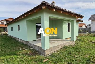 Casa la rosu cu toate utilitatile - 3