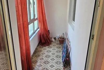 Vand apartament 4 camere etajul 1 zona Micro 4 - 6