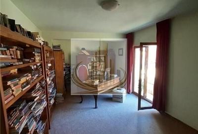 Apartament cu 7 camere decomandat, mobilat în Lipovei