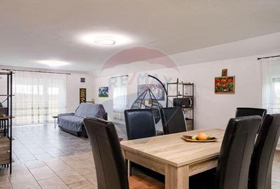 Casa 3 camere renovata integral in anul 2022