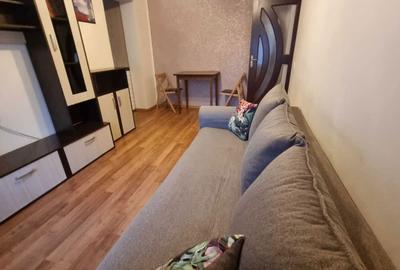 Apartament cu 2 camere semidecomandat în Podu Roș