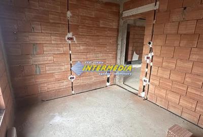 Vanzare Casa Noua la GRI Alba Iulia teren 423 mp toate utilitatile bransate tencuita izolata - 1