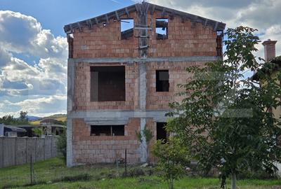 Casa individuala cu 5 camere,la rosu,259 mp utili, 583 mp teren,Cetate - 1