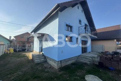 Casă cu 5 camere cu Canalizare în Cristian - 2