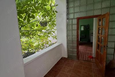 Casă cu 5 camere în Cuvin - 1