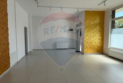 Spațiu comercial, de 70 mp, în Central - 4