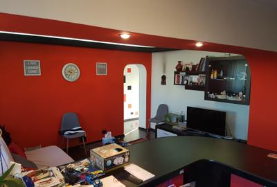 3 camere semidecomndat mobilat, utilat, rond Bucur Obor, situat pe spate, metrou - 7