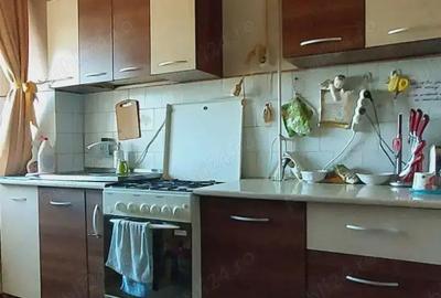 Apartament 3 camere cf.1 dec. etajul 8 cu pod, Cal. Calarasilor - Calarasi 4 - 5