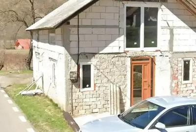 Casă cu 4 camere cu Teren 400 Mp în Central - 3