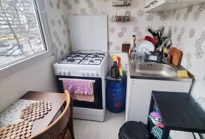 Apartament cu 3 camere decomandat în Exterior Vest