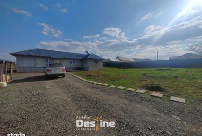 Casă cu 4 camere cu Teren 1000 Mp în Mogoșești - 1