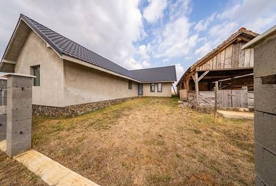 Casă de vânzare cu 3 camere, teren și terasă Alunis - 2