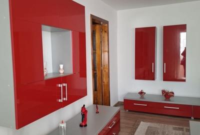 Apartament cu 2 camere semidecomandat, mobilat în Buziașului