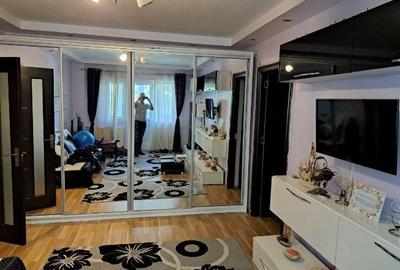Apartament cu 2 camere semidecomandat în 13 Septembrie - 1