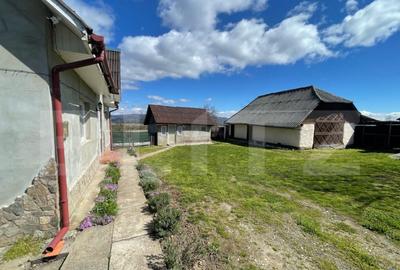 Casa cu 3 camere, 90 mp, 2 anexe gospodaresti si teren de 30 - 5