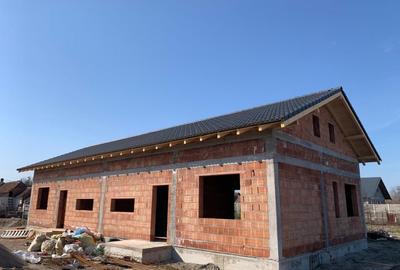 Duplex cu 3 camere cu Canalizare în Utvin - 3