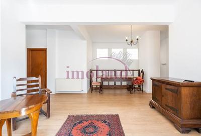 Apartament cu 4 camere decomandat în Primăverii