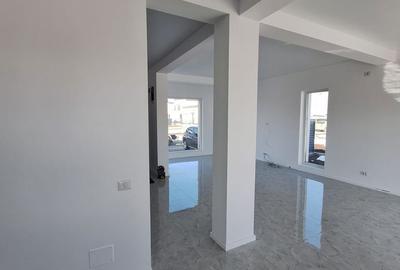 Casă cu 4 camere în Vidra