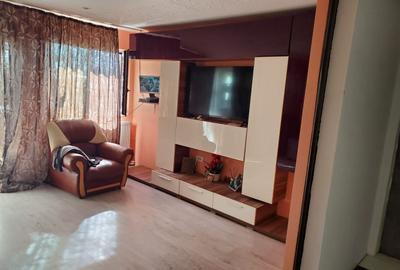 Casă individuală cu 6 camere cu Canalizare în Valu lui Traian