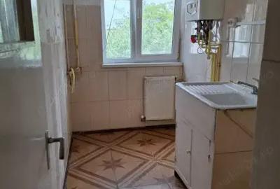 Vand apartament 2 camere, etaj 2, Micro 5, Targoviste, DB. 43 000 euro,