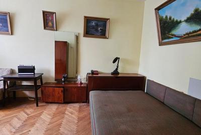 Apartament cu 2 camere semidecomandat, mobilat în Podu Roș - 1
