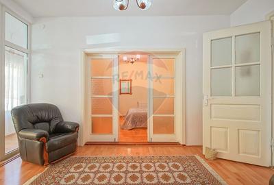 Casă cu 8 camere cu Teren 485 Mp în Central - 4