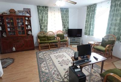 Casa / Vila cu 4 camere de vanzare Catalina - 1