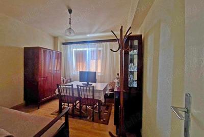 Vand apartament cu 3 camere in zona ultracentrala - 1