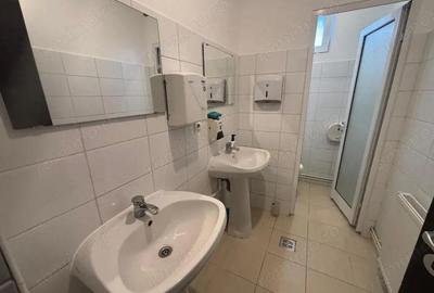 Spatiu comercial cu 4 incaperi 110 mp, situat in zona Aurel Vlaicu - 7