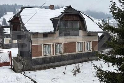 Casă cu 4 camere cu Teren 1170 Mp în Central