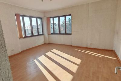 Spațiu comercial, de 77 mp, în Central