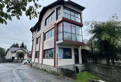 De Vanzare - Cladire de birouri situata strategic, in zona Centrala - 2