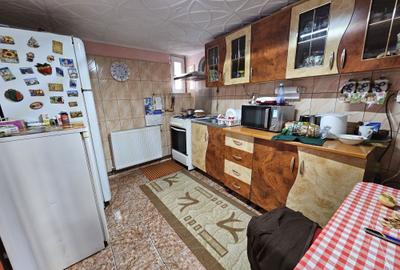 Casă cu 4 camere decomandat în Strejnicu - 4