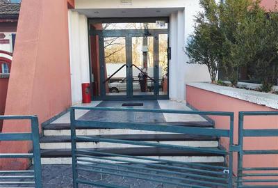 Birou, de 48 mp, în Central - 3