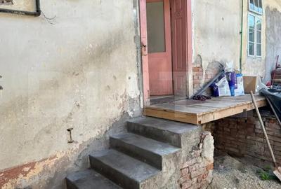 Casă cu 4 camere cu Teren 240 Mp în Semicentral