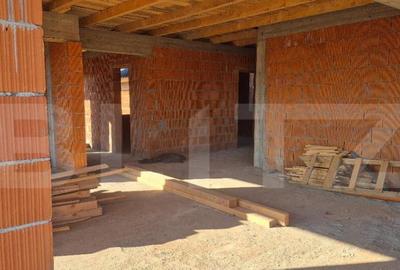 Casa la rosu, 4 camere, 145,31 mp utili, 715 mp teren, zona - 6