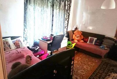 Casa de vanzare cu front stradal generos, disponibila in 2 rate, in zona buna - 9