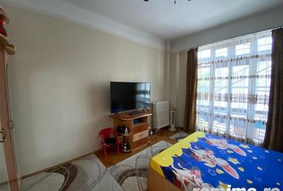 Apartament cu 5 camere semidecomandat, mobilat în P-ța Universității - 12