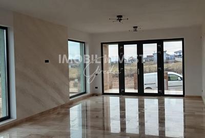 Casă cu 4 camere în Central - 2