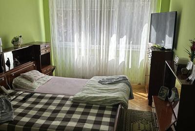 Apartament cu 3 camere decomandat în Someș - 1