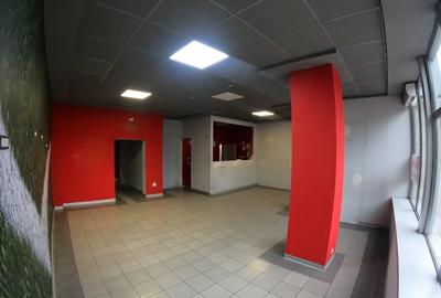 Spatiu Comercial Premium in Centru – Fatada din Sticla - 9